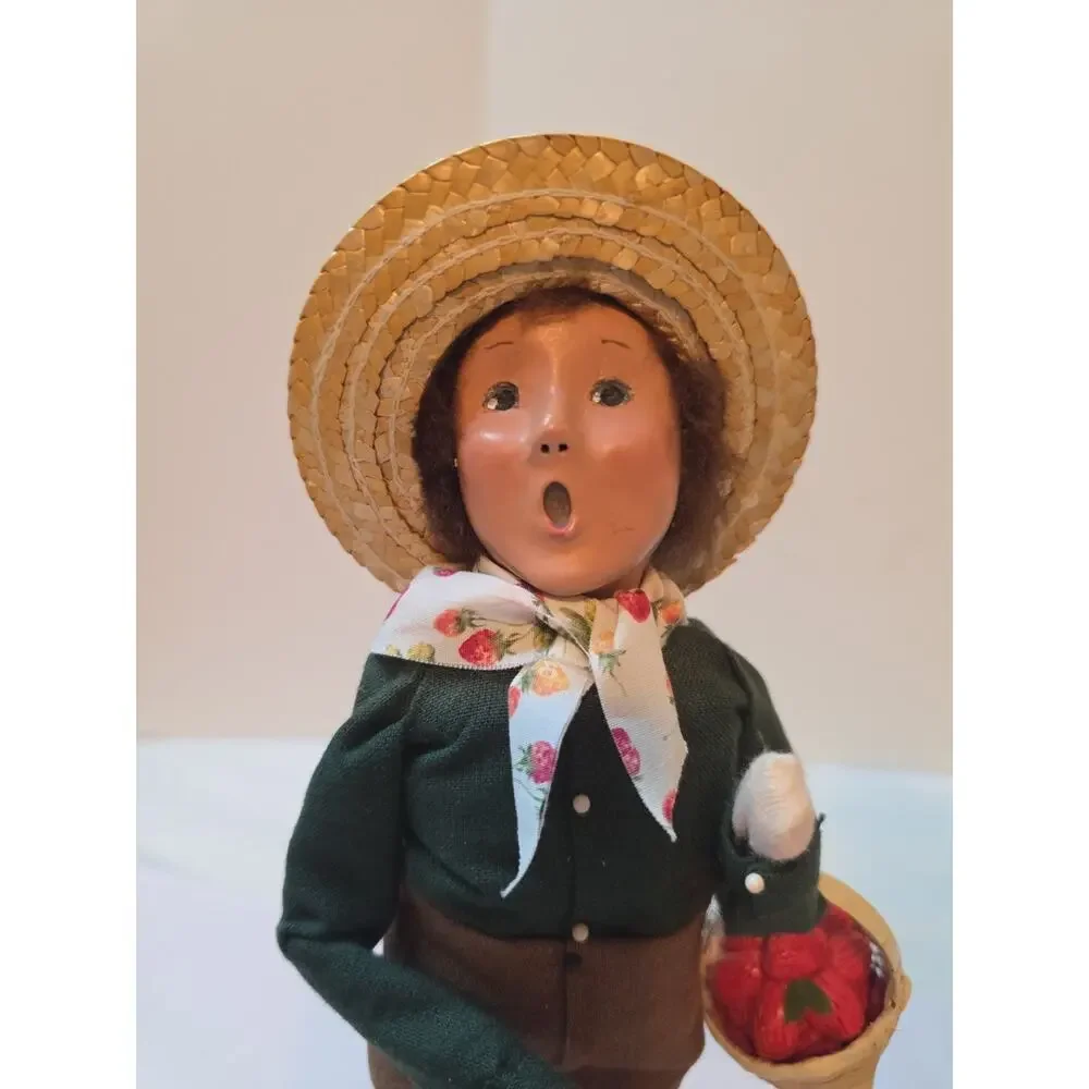 Byers Choice Caroler-Cries of London Girl And Boy Selling Strawberries (2010)